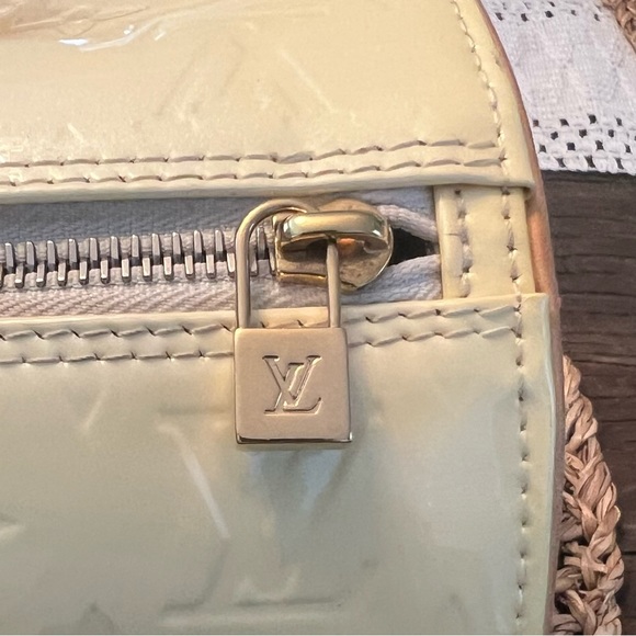 LOUIS VUITTON Vernis Yellow Leather Bedford Monogram Shoulder Bag - Picture 12 of 14